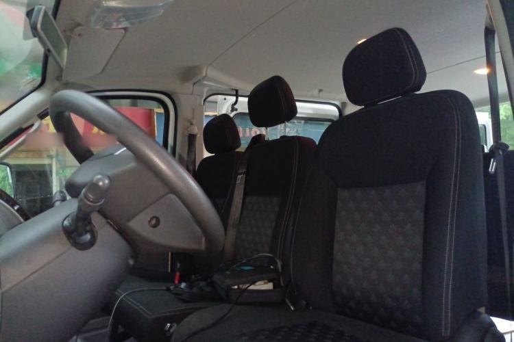 Used SAIC MAXUS Xintu V80 2023 2.0T AMT Classic Aoyuntong Short Wheelbase Mid-Roof 5/6-Seater Left Front Seat