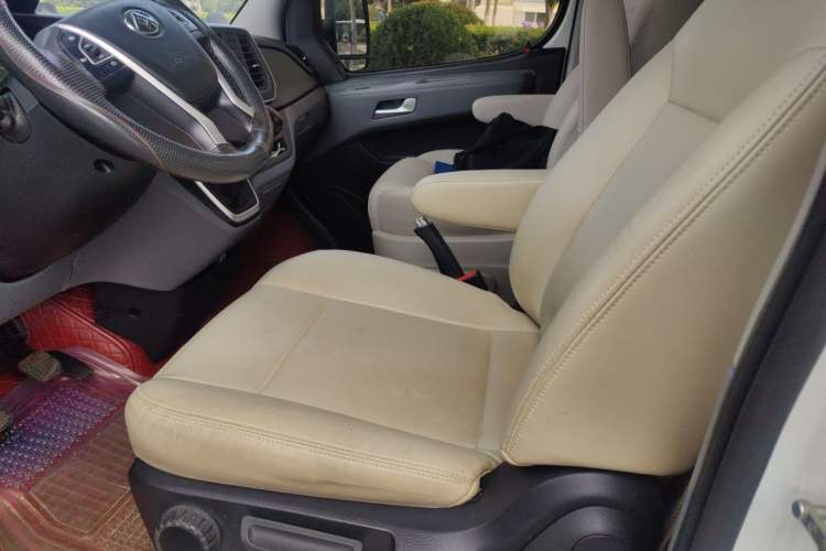 Used SAIC MAXUS Xintu V80 2023 2.0T Manual Classic Aoyuntong Long Wheelbase Ultra-Low Roof 6/7/8/9-Seater Left Front Seat
