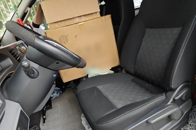 Used SAIC MAXUS Xintu V80 2023 2.0T Manual Classic Aoyuntong Short Wheelbase Mid-Roof 5/6-Seater Left Front Seat