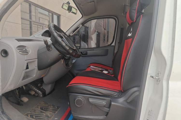 Used SAIC MAXUS Xintu V80 2023 2.0T Manual Classic Aoyuntong Short Wheelbase Mid-Roof 5/6-Seater Left Front Seat