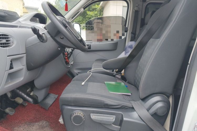 Used SAIC MAXUS Xintu V80 2023 2.0T Manual Classic Aoyuntong Short Wheelbase Ultra-Low Roof 5/6-Seater Left Front Seat