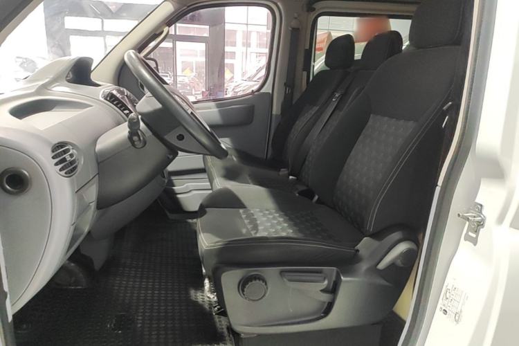Used SAIC MAXUS Xintu V80 2023 2.0T AMT Classic Aoyuntong Short Wheelbase Mid-Roof 5/6-Seater Left Front Seat
