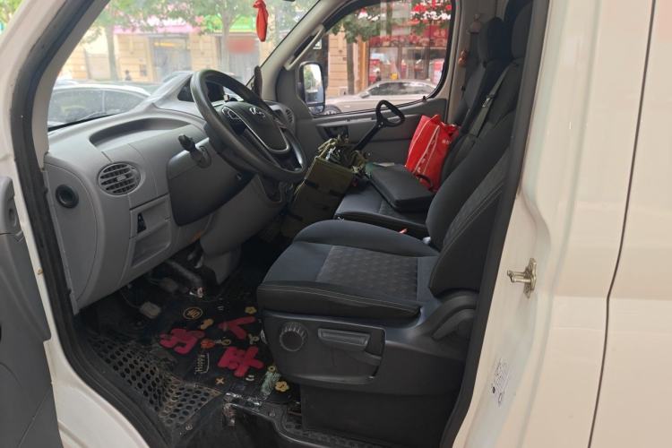 Used SAIC MAXUS Xintu V80 2023 2.0T Manual Classic Aoyuntong Short Wheelbase Mid-Roof 5/6-Seater Left Front Seat