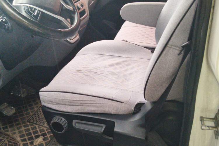 Used SAIC MAXUS Xintu V80 2023 2.0T Manual Classic Aoyuntong Long Wheelbase Mid-Height 6/7/8/9-Seater Left Front Seat