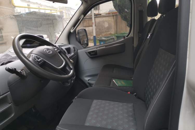 Used SAIC MAXUS Xintu V80 2023 2.0T Manual Classic Aoyuntong Short Wheelbase Ultra-Low Roof 5/6-Seater Left Front Seat