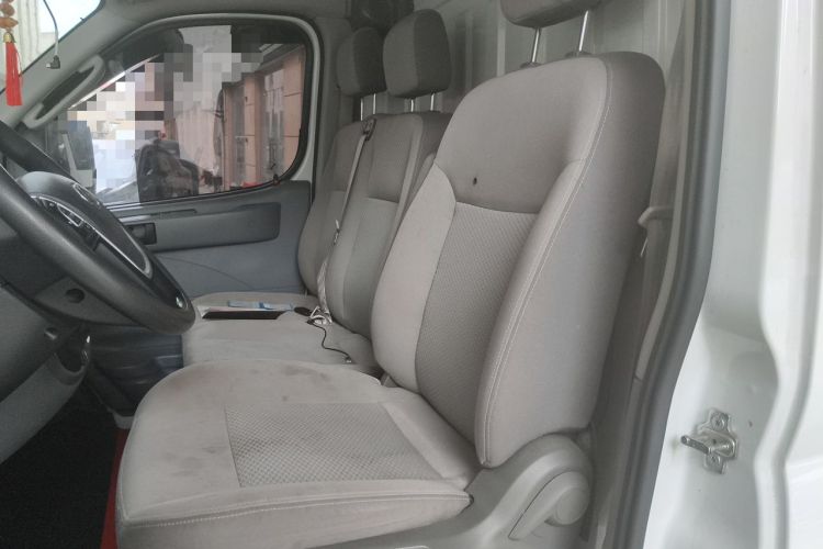 Used SAIC MAXUS Xintu V80 2023 2.0T Manual Classic City Delivery King Short Wheelbase Mid-Roof 3-Seater Left Front Seat