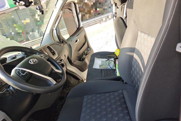 Used SAIC MAXUS Xintu V80 2023 2.0T PLUS AMT City Edition Short Wheelbase Ultra-Low Roof 5/6-Seater Left Front Seat