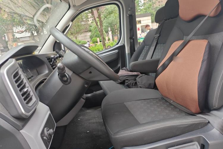 Used SAIC MAXUS Xintu V80 2023 2.0T Manual Classic Aoyuntong Long Wheelbase Mid-Height 6/7/8/9-Seater Left Front Seat