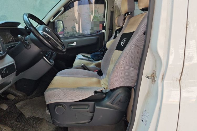 Used SAIC MAXUS Xintu V80 2023 2.0T Manual Classic Aoyuntong Long Wheelbase Mid-Height 6/7/8/9-Seater Left Front Seat