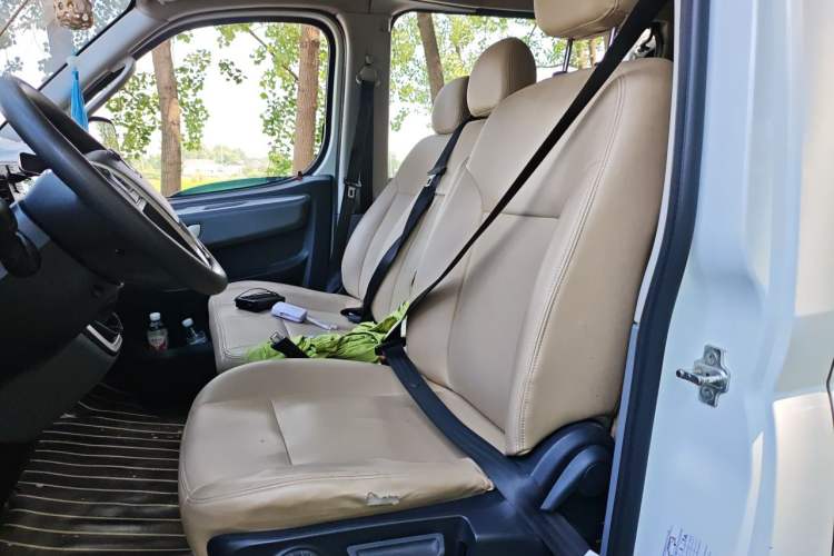 Used SAIC MAXUS Xintu V80 2023 2.0T Manual Classic Aoyuntong Long Wheelbase Mid-Height 6/7/8/9-Seater Left Front Seat