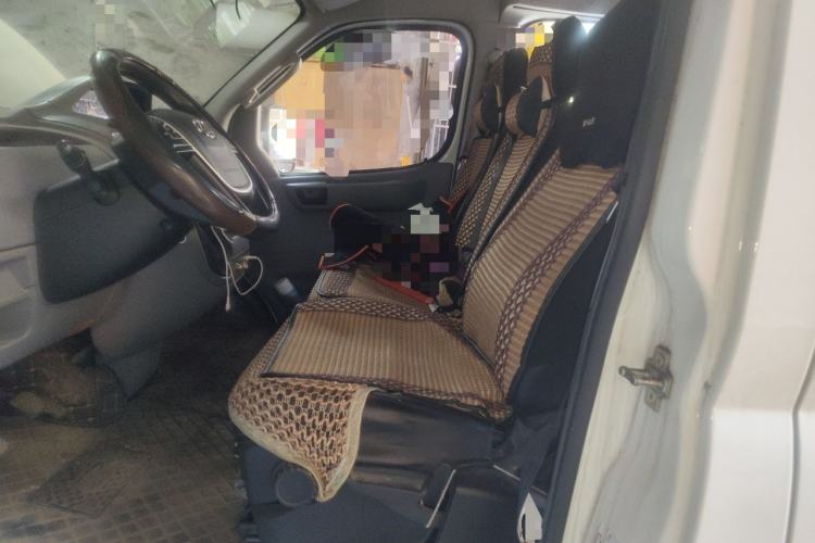 Used SAIC MAXUS Xintu V80 2023 2.0T Manual Classic Aoyuntong Short Wheelbase Mid-Roof 5/6-Seater Left Front Seat