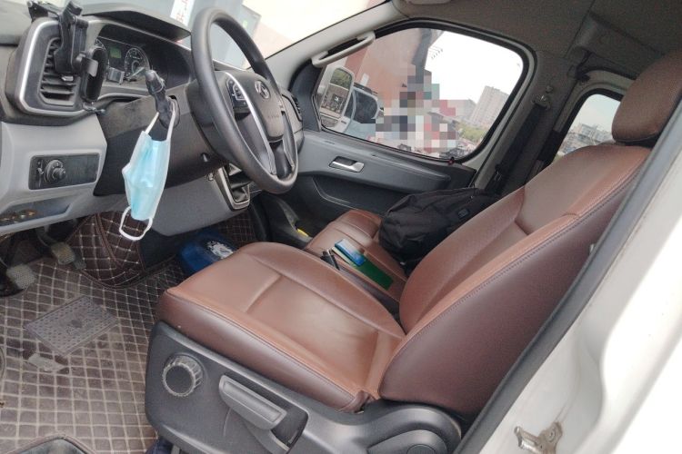 Used SAIC MAXUS Xintu V80 2023 2.0T Manual Classic Aoyuntong Power Version Long Wheelbase Mid-Roof Design 6/7/8/9-Seater Left Front Seat