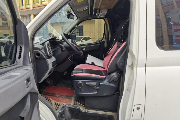 Used SAIC MAXUS Xintu V80 2023 2.0T AMT Classic Aoyuntong Long Wheelbase Mid-Height 6/7/8/9-Seater Left Front Seat