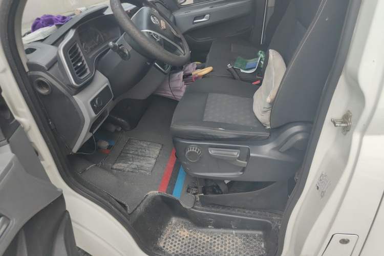 Used SAIC MAXUS Xintu V80 2023 2.0T Manual Classic Aoyuntong Long Wheelbase Mid-Height 6/7/8/9-Seater Left Front Seat