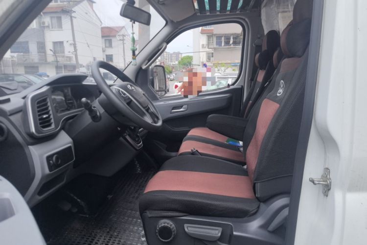 Used SAIC MAXUS Xintu V80 2023 2.0T AMT Classic Aoyuntong Long Wheelbase Mid-Height 6/7/8/9-Seater Left Front Seat