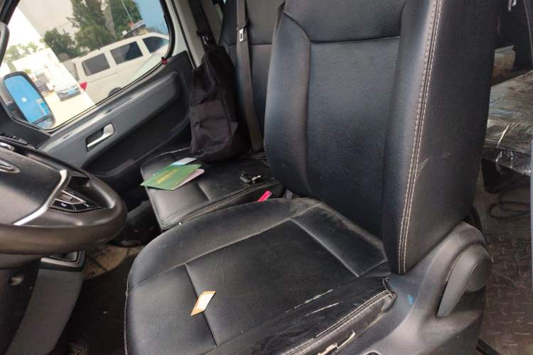 Used SAIC MAXUS Xintu V80 2023 2.0T Manual Classic Aoyuntong Long Wheelbase Mid-Height 6/7/8/9-Seater Left Front Seat