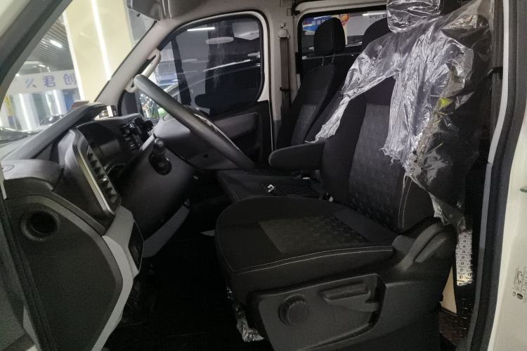 Used SAIC MAXUS Xintu V80 2023 2.0T Manual Classic Aoyuntong Long Wheelbase Mid-Height 6/7/8/9-Seater Left Front Seat