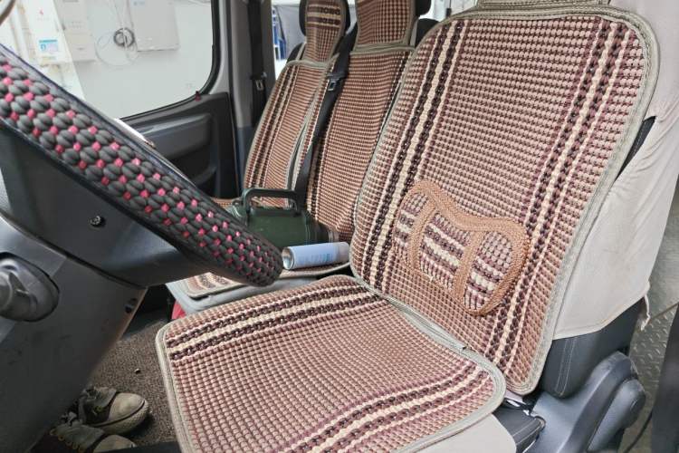 Used SAIC MAXUS Xintu V80 2023 2.0T Manual Classic Aoyuntong Long Wheelbase Mid-Height 6/7/8/9-Seater Left Front Seat