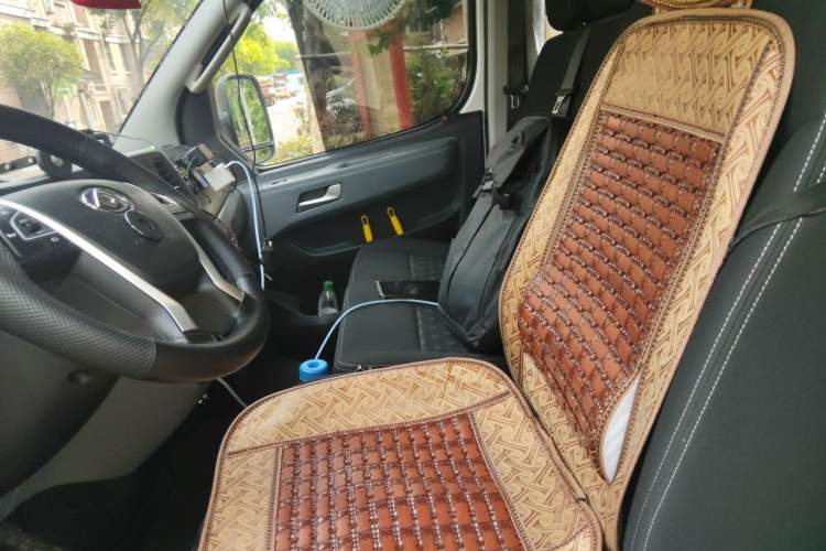 Used SAIC MAXUS Xintu V80 2023 2.0T Manual Classic Aoyuntong Long Wheelbase Mid-Height 6/7/8/9-Seater Left Front Seat