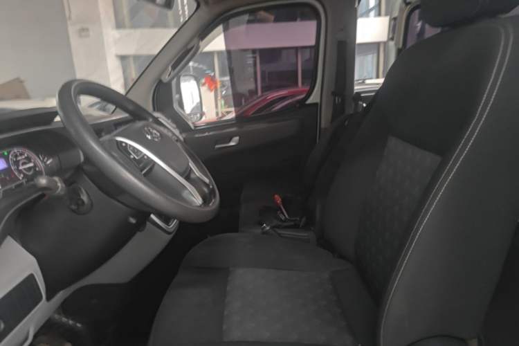 Used SAIC MAXUS Xintu V80 2023 2.0T Manual Classic Aoyuntong Long Wheelbase Mid-Height 6/7/8/9-Seater Left Front Seat