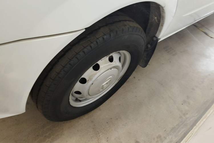 Used SAIC MAXUS Xintu V80 2023 2.0T Manual Classic Aoyuntong Long Wheelbase Mid-Height 6/7/8/9-Seater Left Front Wheel Hub