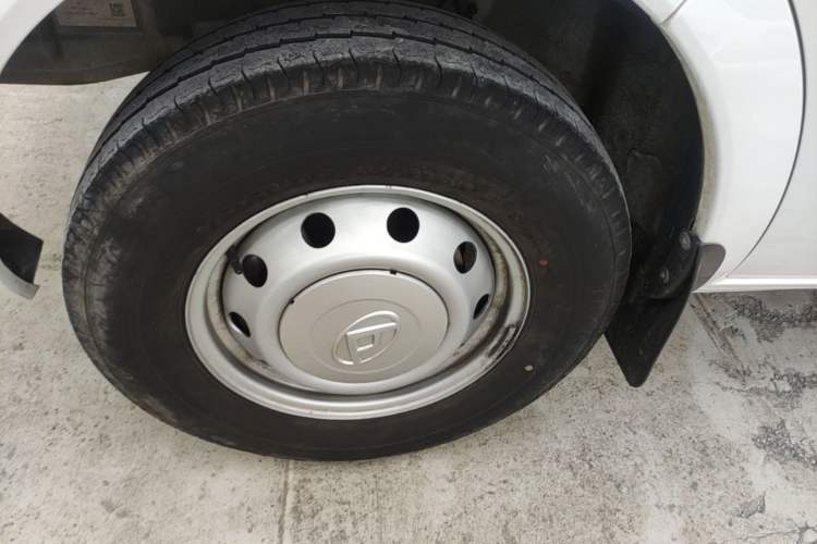 Used SAIC MAXUS Xintu V80 2023 2.0T Manual Classic Aoyuntong Long Wheelbase Mid-Height 6/7/8/9-Seater Left Front Wheel Hub