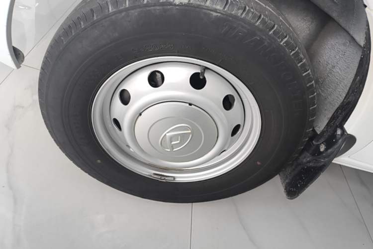 Used SAIC MAXUS Xintu V80 2023 2.0T AMT Classic Aoyuntong Short Wheelbase Mid-Roof 5/6-Seater Left Front Wheel Hub