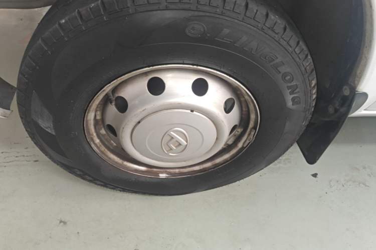 Used SAIC MAXUS Xintu V80 2023 2.0T Manual Classic Aoyuntong Long Wheelbase Mid-Height 6/7/8/9-Seater Left Front Wheel Hub