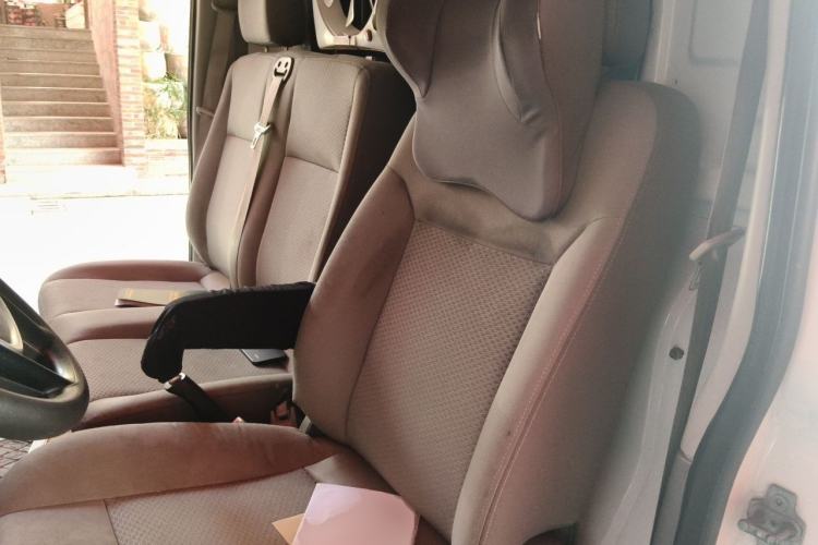 Used SAIC MAXUS Xintu V80 2023 2.0T Manual Classic City Delivery King Long Wheelbase Mid-Roof 3-Seater Left Rear Seat