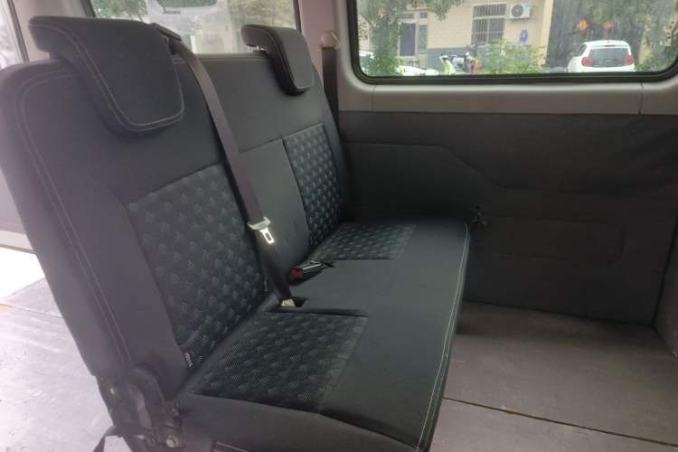 Used SAIC MAXUS Xintu V80 2023 2.0T AMT Classic Aoyuntong Power Version Short Wheelbase Ultra-Low Roof 5/6-Seater Left Rear Seat