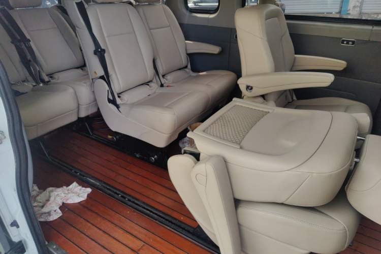 Used SAIC MAXUS Xintu V80 2023 2.0T Manual Classic Aoyuntong Long Wheelbase Ultra-Low Roof 6/7/8/9-Seater Left Rear Seat