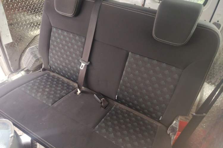 Used SAIC MAXUS Xintu V80 2023 2.0T Manual Classic Aoyuntong Short Wheelbase Ultra-Low Roof 5/6-Seater Left Rear Seat