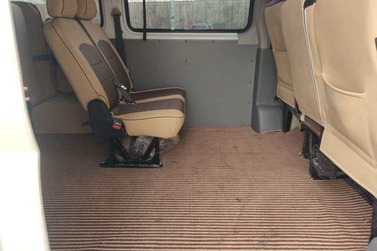 Used SAIC MAXUS Xintu V80 2023 2.0T Manual Classic Aoyuntong Short Wheelbase Mid-Roof 7/8/9-Seater Left Rear Seat