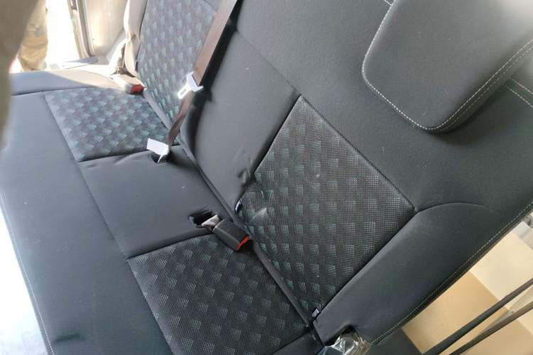 Used SAIC MAXUS Xintu V80 2023 2.0T Manual Classic Aoyuntong Short Wheelbase Mid-Roof 5/6-Seater Left Rear Seat