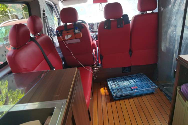 Used SAIC MAXUS Xintu V80 2023 2.0T AMT Classic Aoyuntong Power Version Short Wheelbase Mid-Roof Design 5/6 Seats Left Rear Seat