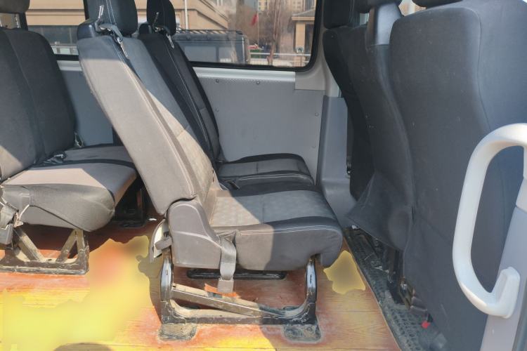 Used SAIC MAXUS Xintu V80 2023 2.0T AMT Classic Aoyuntong Long Wheelbase Ultra-Low Roof with 6/7/8/9 Seats Left Rear Seat