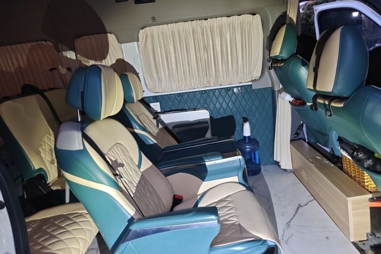 Used SAIC MAXUS Xintu V80 2023 2.0T AMT Classic Aoyuntong Long Wheelbase Mid-Height 6/7/8/9-Seater Left Rear Seat