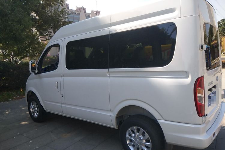 Used SAIC MAXUS Xintu V80 2023 2.0T PLUS AMT All-Rounder Short Wheelbase Mid-Roof 5/6-Seater Left Side