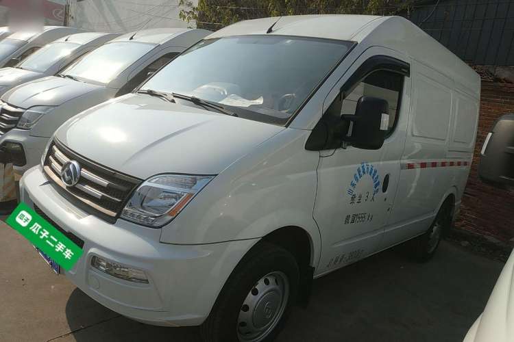 Used SAIC MAXUS Xintu V80 2023 2.0T Manual Classic City Delivery King Short Wheelbase Mid-Roof 3-Seater Left Side