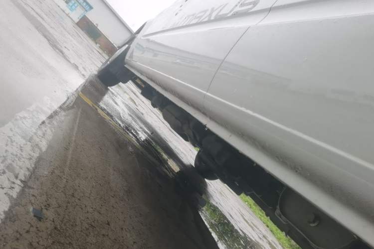 Used SAIC MAXUS Xintu V80 2023 2.0T Manual Classic Aoyuntong Long Wheelbase Ultra-Low Roof 6/7/8/9-Seater Left Side Sill