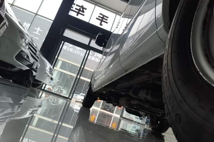 Used SAIC MAXUS Xintu V80 2023 2.0T AMT Classic Aoyuntong Long Wheelbase Mid-Height 6/7/8/9-Seater Left Side Sill