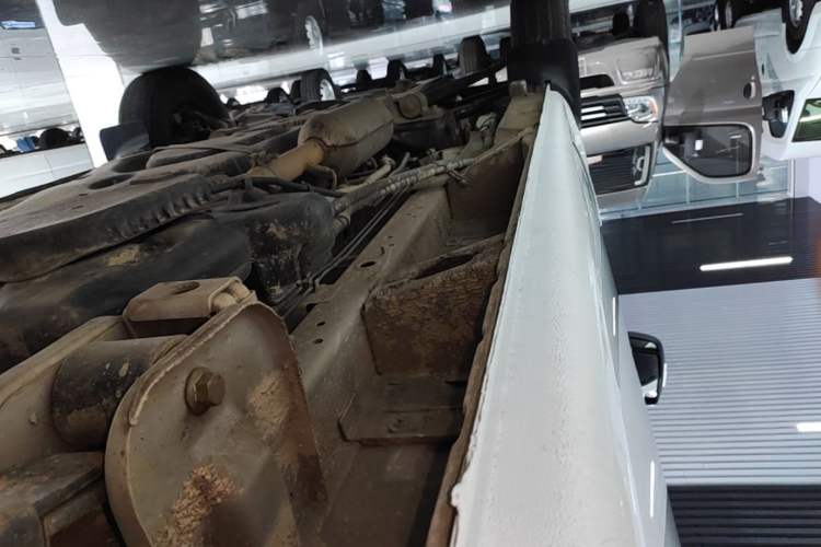 Used SAIC MAXUS Xintu V80 2023 2.0T AMT Classic Aoyuntong Short Wheelbase Mid-Roof 5/6-Seater Left Side Sill