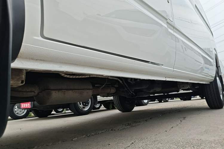 Used SAIC MAXUS Xintu V80 2023 2.0T AMT Classic Aoyuntong Long Wheelbase Mid-Height 6/7/8/9-Seater Left Side Sill
