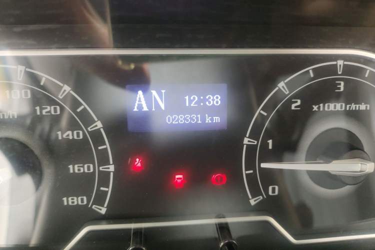 Used SAIC MAXUS Xintu V80 2023 2.0T AMT Classic Aoyuntong Long Wheelbase Mid-Height 6/7/8/9-Seater Odometer Close Up