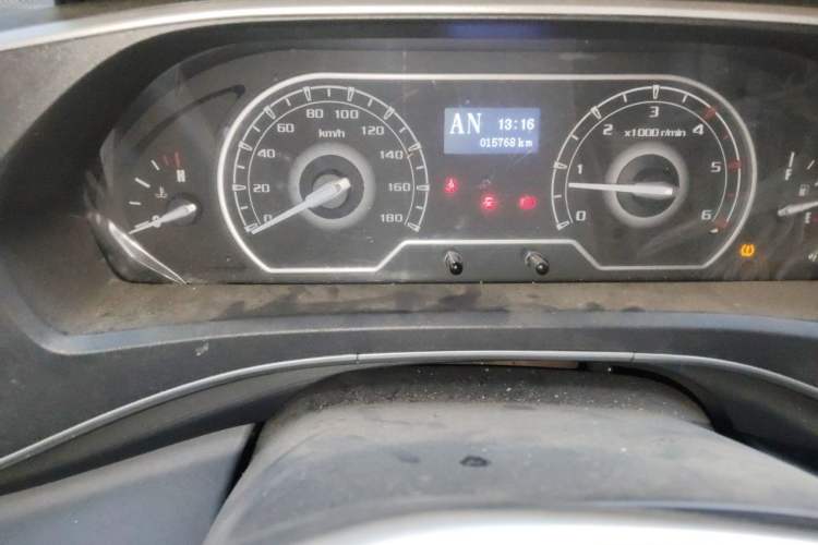 Used SAIC MAXUS Xintu V80 2023 2.0T AMT Classic Aoyuntong Long Wheelbase Ultra-Low Roof with 6/7/8/9 Seats Odometer Close Up