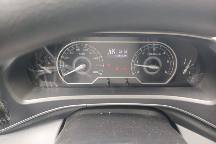 Used SAIC MAXUS Xintu V80 2023 2.0T AMT Classic Aoyuntong Long Wheelbase Mid-Height 6/7/8/9-Seater Odometer Close Up