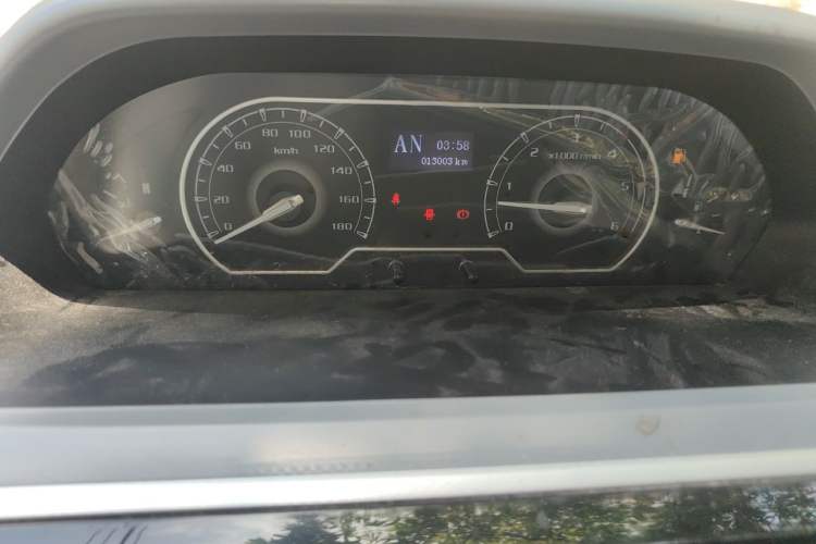 Used SAIC MAXUS Xintu V80 2023 2.0T AMT Classic Aoyuntong Short Wheelbase Mid-Roof 5/6-Seater Odometer Close Up