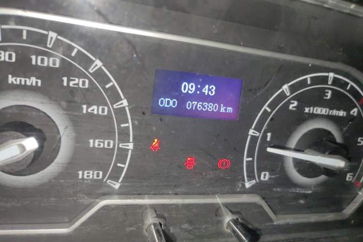 Used SAIC MAXUS Xintu V80 2023 2.0T Manual Classic Aoyuntong Short Wheelbase Ultra-Low Roof 5/6-Seater Odometer Close Up