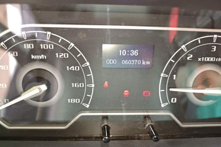 Used SAIC MAXUS Xintu V80 2023 2.0T Manual Classic Aoyuntong Long Wheelbase Mid-Height 6/7/8/9-Seater Odometer Close Up