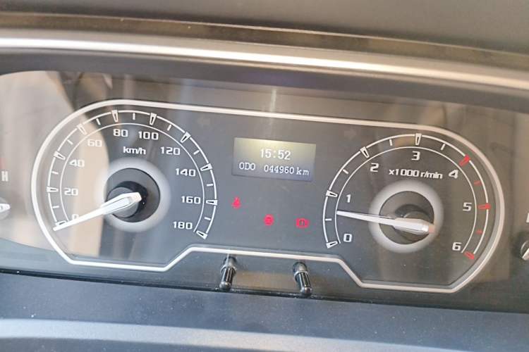 Used SAIC MAXUS Xintu V80 2023 2.0T Manual Classic Aoyuntong Long Wheelbase Mid-Height 6/7/8/9-Seater Odometer Close Up